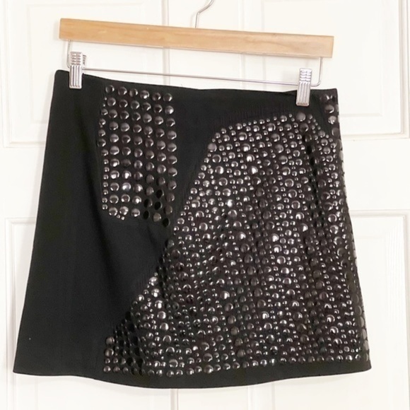 TCEC Black Studded Mini Stretch Skirt NWT Sx S - Picture 2 of 3